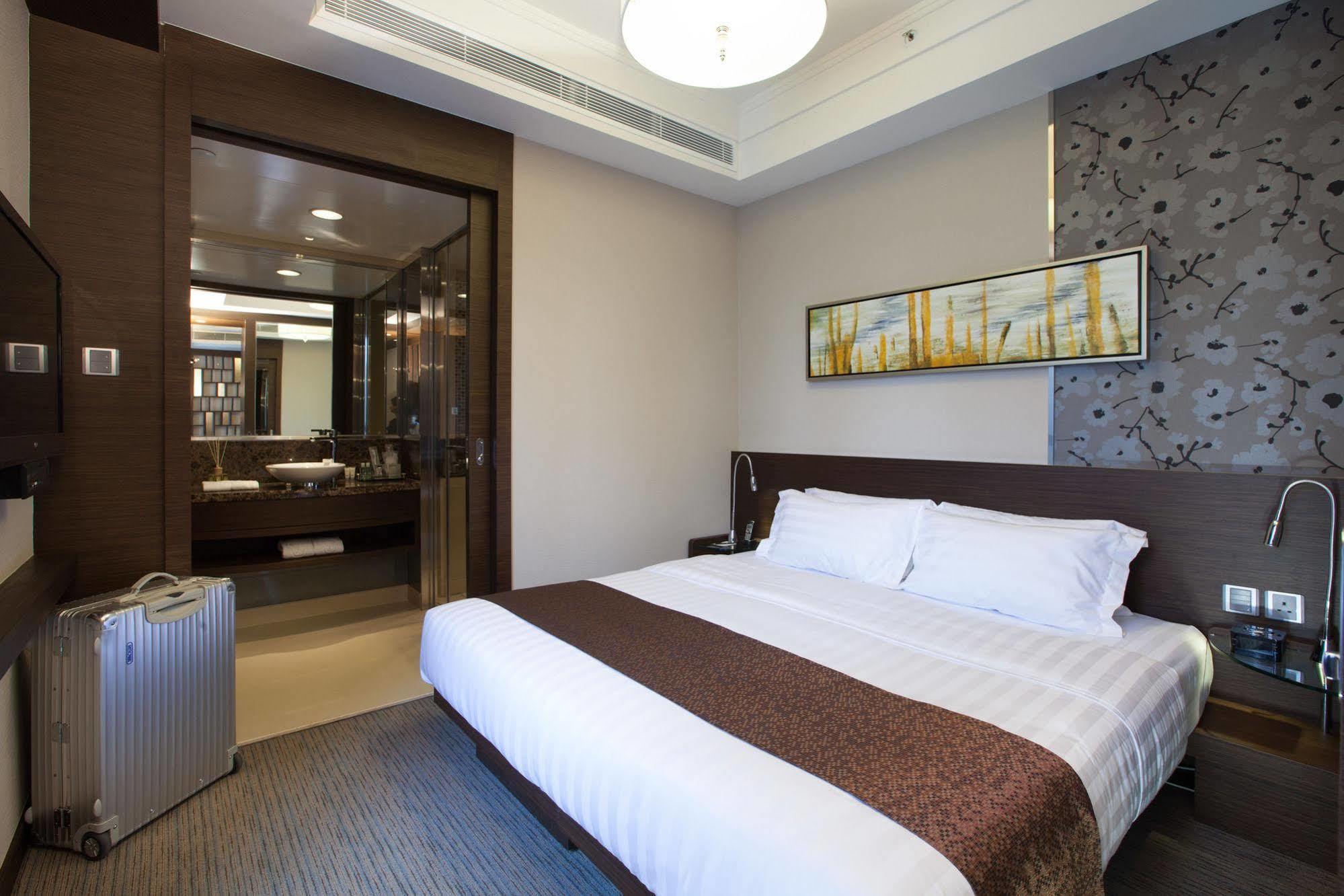 Rosedale Hotel Kowloon Гонконг Екстер'єр фото